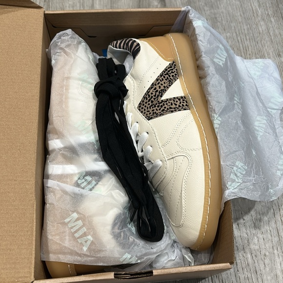 New Women’s Size 8.5 MIA Vesta Animal Print & Cream Sneakers - Picture 8 of 8